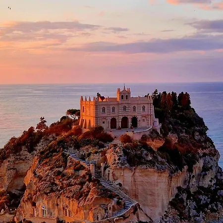 In The Heart Of The Historic Center, Near The Sea Appartamento *